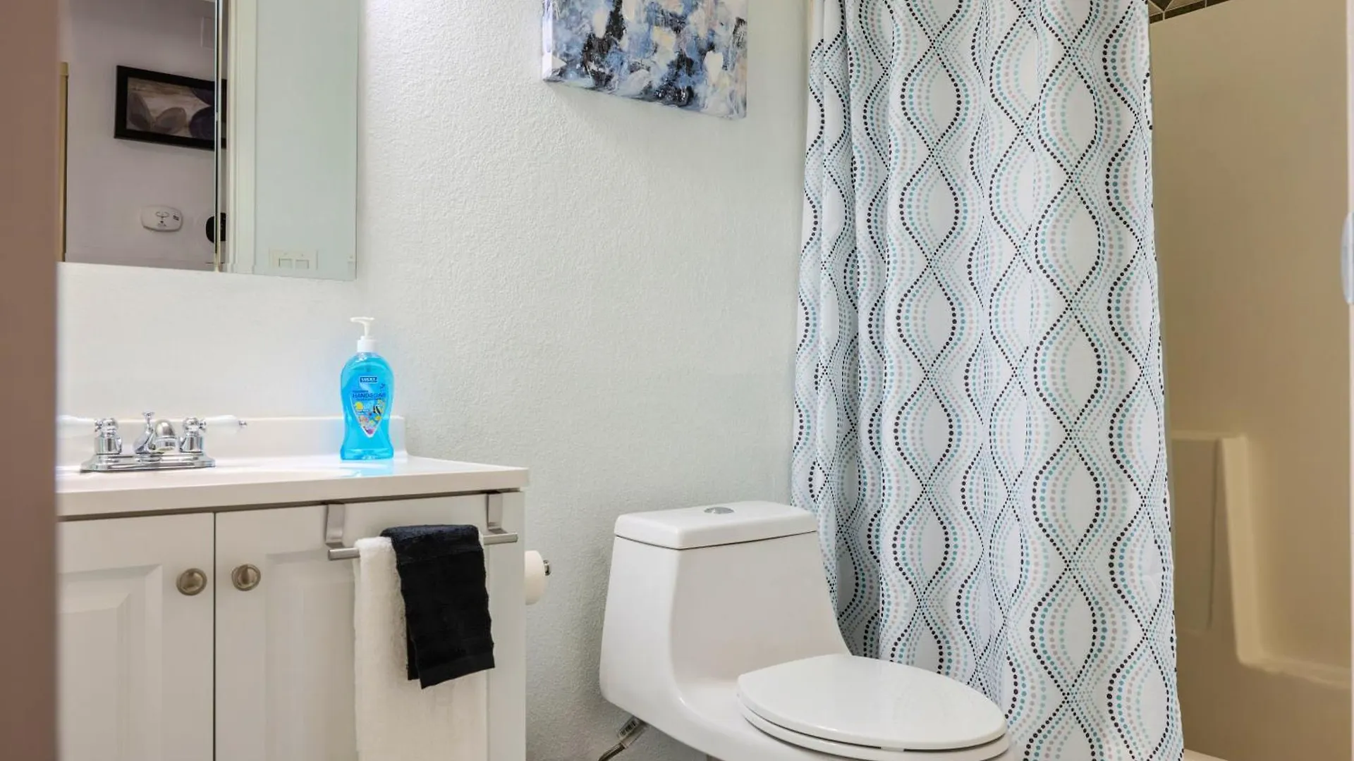 Stylish 2-Bedroom Las Vegas Getaway With Amenities