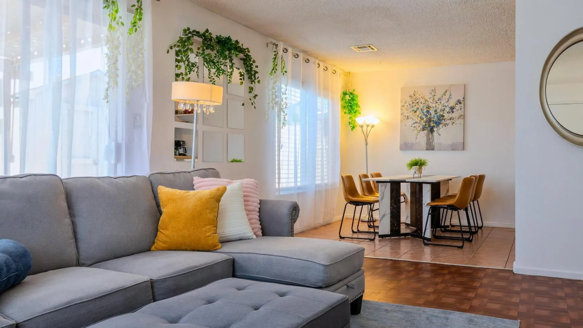 Stylish 2-Bedroom Las Vegas Getaway With Amenities بيت للعطل