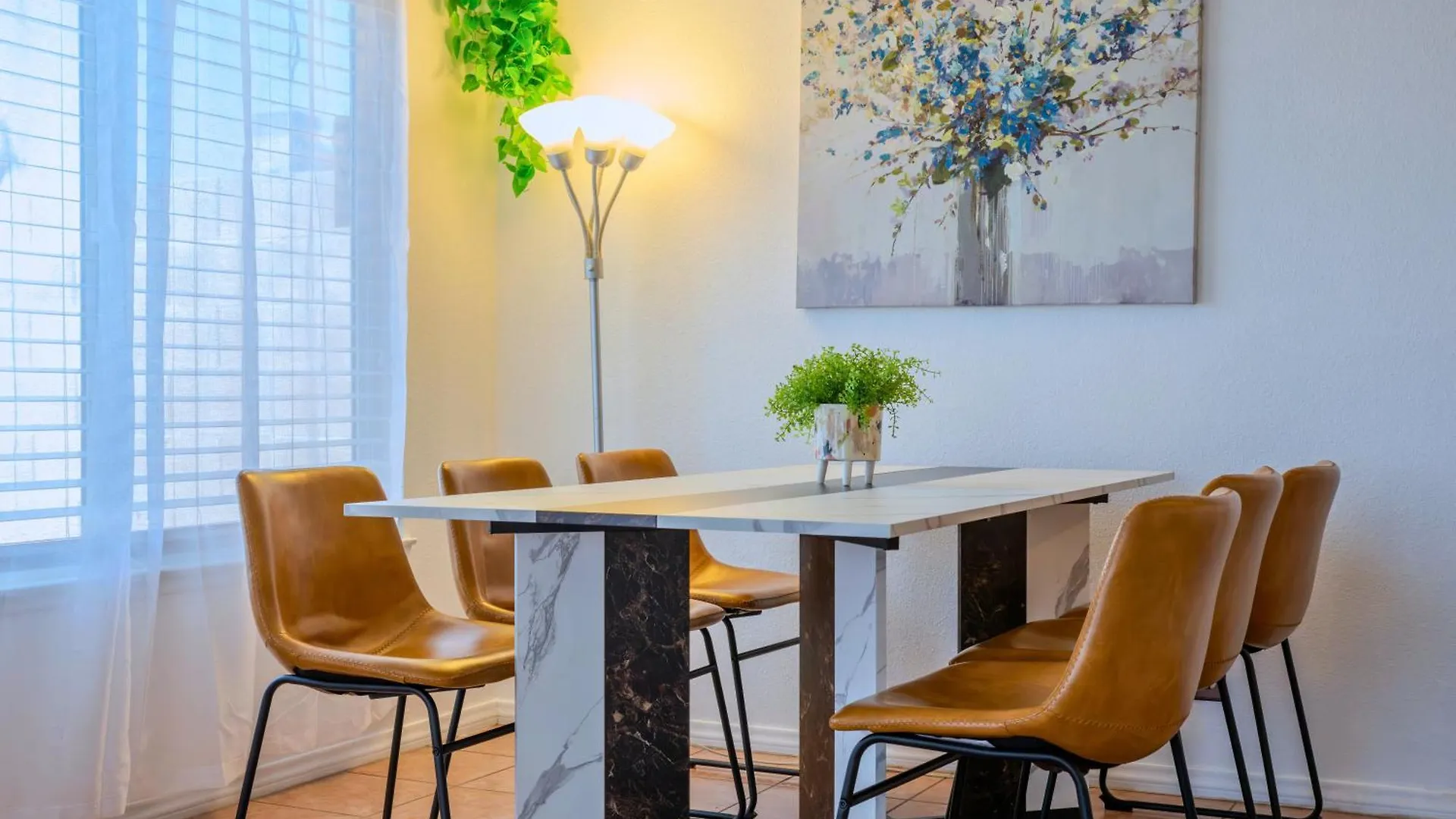 Stylish 2-Bedroom Las Vegas Getaway With Amenities