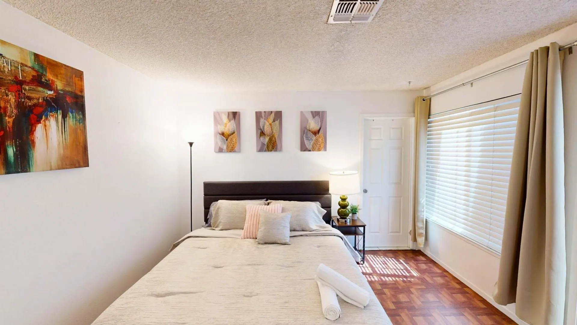 Stylish 2-Bedroom Las Vegas Getaway With Amenities 0*,