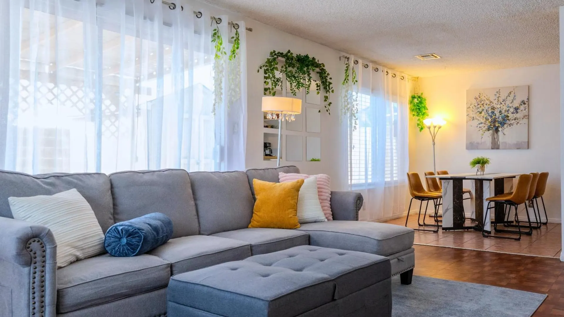 Stylish 2-Bedroom Las Vegas Getaway With Amenities USA